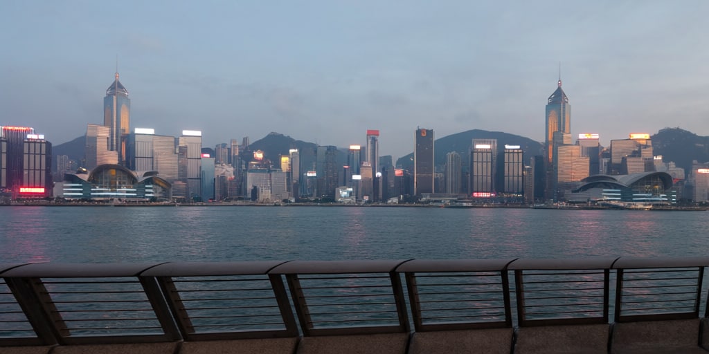 维港夜色与山顶缆车 · 香港 3 日
